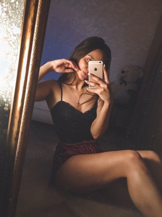 Mirrored hot selfie girl