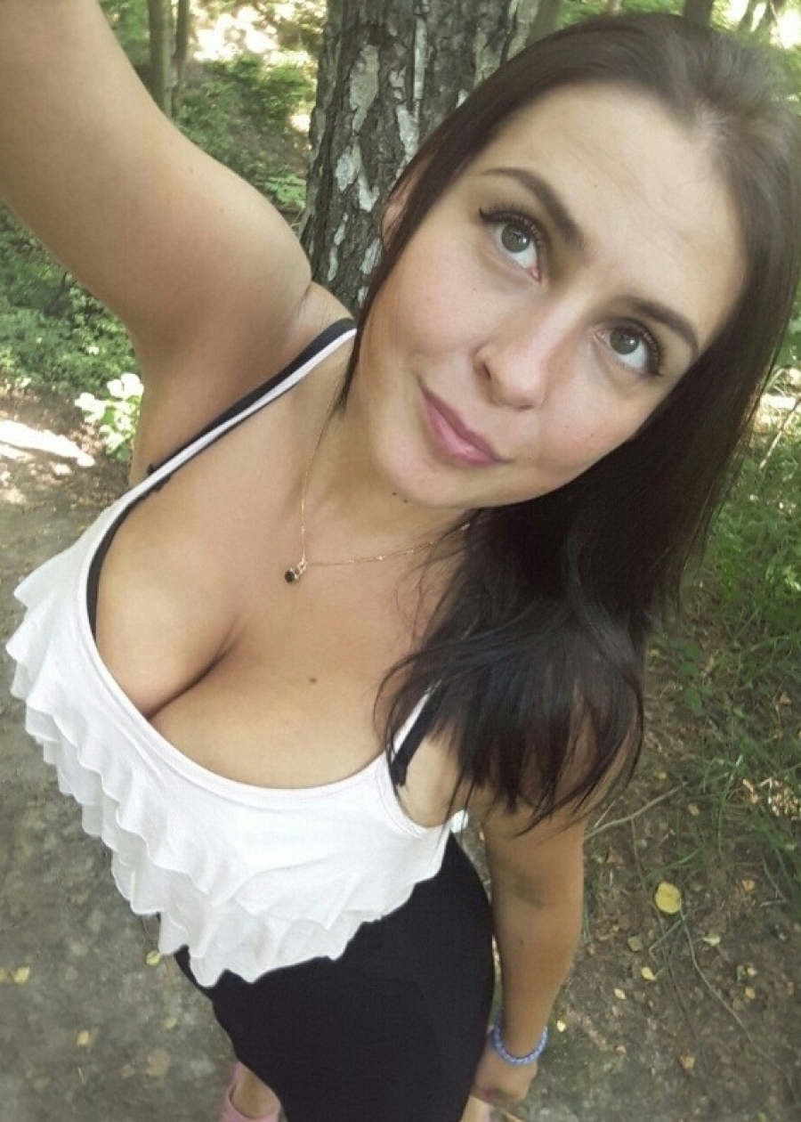 Hot boobs outdoor selfie